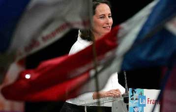 Ισοδύναμοι στο δεύτερο γύρο των εκλογών εμφανίζονται Σαρκοζί και Ρουαγιάλ