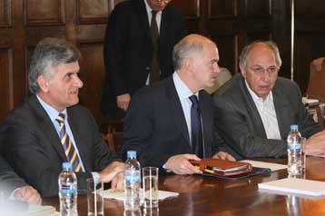 Φέουδα για την κυβέρνηση οι ΔΕΚΟ, δήλωσε ο Γιώργος Παπανδρέου