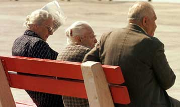Σε χώρα ηλικιωμένων μετατρέπεται σταδιακά η Ελλάδα