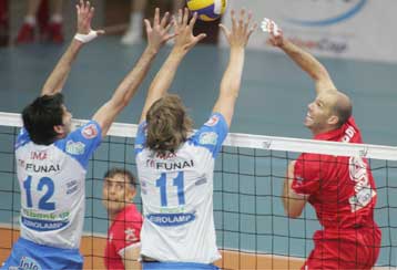 ΠΑΟΚ και Ηρακλής «έσπασαν» τις έδρες του Παναθηναϊκού και του Ολυμπιακού