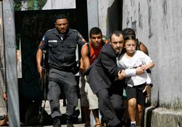 «Πόλεμος» εμπόρων ναρκωτικών στις συνοικίες του Ρίο ντε Ζανέιρο με 19 νεκρούς