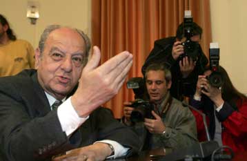 Υψηλοί τόνοι στη Βουλή στην ενημέρωση Ζορμπά για το θέμα των ομολόγων