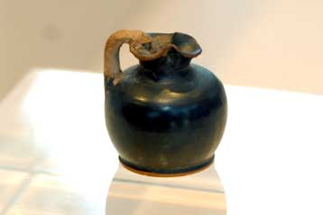 Επέστρεψαν για να μείνουν οι έξι μικρές κεραμικές οινοχόες του 5ου αιώνα π.Χ.