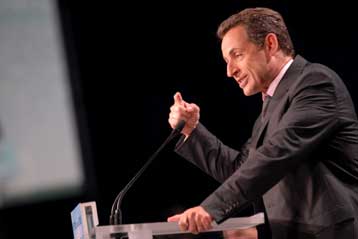 Πρωτιά στον Σαρκοζί δίνουν δύο νέες σφυγμομετρήσεις