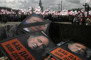 Δώστε μας τον Μπερεζόφσκι, λέει η Ρωσία στο Λονδίνο και προειδοποιεί με ρήξη