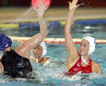 «Φλερτάρει» με το τρόπαιο του LEN Trophy γυναικών ο Ολυμπιακός