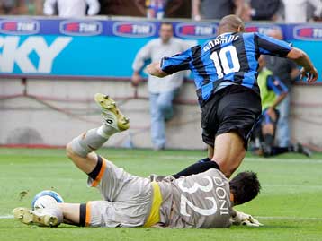 Δύο αγωνιστικές στον Αντριάνο για το «θέατρο» στον αγώνα με την Ρόμα