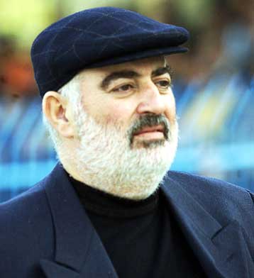 Απαντες παρόντες στο τρισάγιο εις μνήμην Νίκου Κανελλάκη