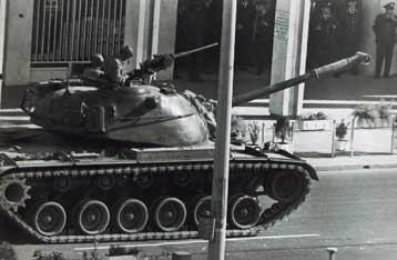 Μηνύματα για τη θλιβερή επέτειο του πραξικοπήματος της 21ης Απριλίου