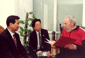 Συνάντηση μίας ώρας του Φιντέλ Κάστρο με υψηλόβαθμο Κινέζο αξιωματούχο