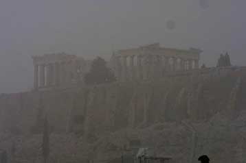 Επανεμφάνιση στην Ελλάδα της κόκκινης σκόνης από τη Σαχάρα