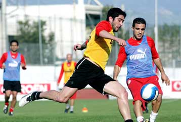 Για τη χαρά της φιέστας ο Λεμονής συμπεριέλαβε τον Κωνσταντίνου στην αποστολή