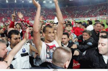 Και εγώ έχω όνειρα για τον Ολυμπιακό, τονίζει ο Ριβάλντο που περιμένει τον Σ. Κόκκαλη