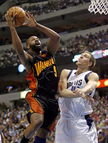 Εκπλήξεις στους αγώνες των πλέι οφ του ΝΒΑ με το… καλημέρα