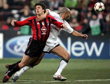 Μάντσεστερ-Μίλαν, πράξη πρώτη την Τρίτη στο «θέατρο των ονείρων»