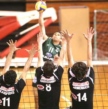 Δεύτερη νίκη του Παναθηναϊκού επί του ΠΑΟΚ, ο Ολυμπιακός μείωσε σε 2-1 τον Ηρακλή