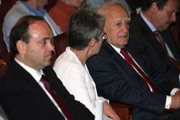 «Αυθαίρετα» χαρακτηρίζει η κυβέρνηση τα σενάρια περί απομόνωσης του Σ.Τσιτουρίδη