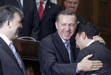 Ο Αλί Μπαμπατζάν πιθανότερος διάδοχος του Γκιουλ στο ΥΠΕΞ της Τουρκίας