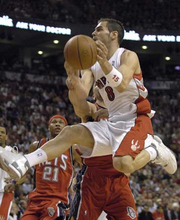 Το 2-0 έκαναν Σανς και Μπουλς στα πλέι οφ, ισοφάρισαν οι Ράπτορς κόντρα στους Νετς
