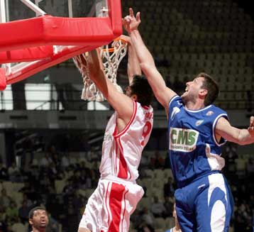 Νίκη του Ολυμπιακού με 82-77 επί του Αιγάλεω με μουρμούρες εις βάρος του Γκέρσον