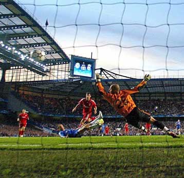 Ο Κόουλ έδωσε στην Τσέλσι τη νίκη και ο Ρέινα κράτησε την Λίβερπουλ «ζωντανή»