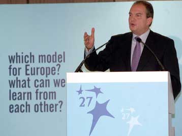 Στη μέση του δρόμου οι μεταρρυθμίσεις στην οικονομία, δηλώνει ο Κ.Καραμανλής