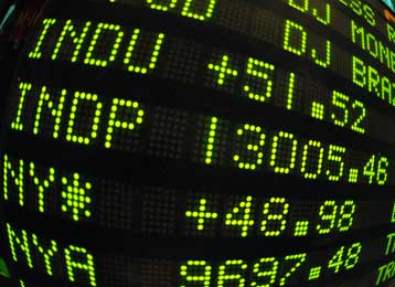 Πάνω από τις 13.000 μονάδες έκλεισε για πρώτη φορά ο Dow Jones