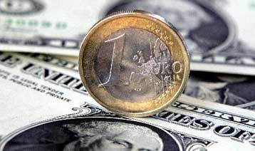 Κοντά στα ιστορικά υψηλά επίπεδα ανέρχεται το ευρώ έναντι του δολαρίου