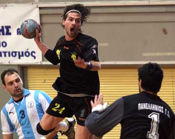 Αποκλεισμός τριών αγωνιστικών στην ΑΕΚ για τα επεισόδια στην Ηλιούπολη