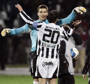 Προς αποχώρηση Μίετσελ και Μπαρκαουάν – Λουίς Φίγκο καλεί Φερνάντεζ και Ζαγοράκη