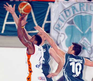 Τη μεταγραφή του Μπαρτ στην Μπενφίκα «μπλοκάρει» η Ολυμπιάδα Πατρών