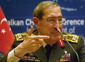 Προειδοποίηση σαν …πραξικόπημα από τους Τούρκους στρατηγούς