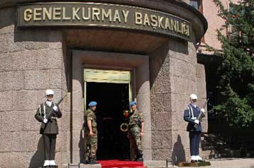 Aπορρίπτει η κυβέρνηση Ερντογάν την προειδοποίηση των στρατηγών