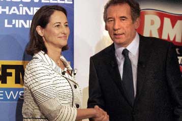 Με τους ψηφοφόρους του Μπαϊρού «φλέρταρε» η Ρουαγιάλ μπροστά στον τηλεοπτικό φακό