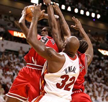 Το Σικάγο «σκούπισε» το Μαϊάμι και προκρίθηκε στον β γύρο των πλέι-οφ