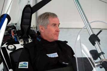 Τυφλός Βρετανός πιλότος πέρασε στην ιστορία πετώντας πάνω από 21 χώρες