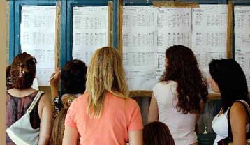 «Ψαλίδι» 80.000 θέσεων στις πανελλαδικές εξετάσεις για την εισαγωγή σε ΑΕΙ-ΤΕΙ