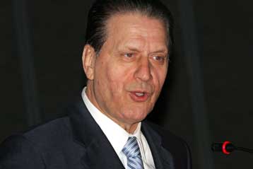 Να μην προχωρήσουν σε κινητοποιήσεις καλεί τους αστυνομικούς ο Β.Πολύδωρας