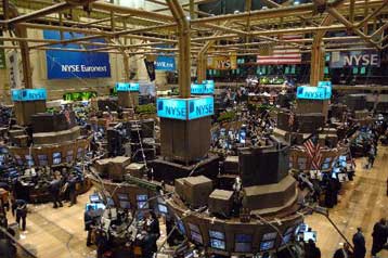 Ανοδος στα ευρωπαϊκά χρηματιστήρια, πτώση στη Γουόλ Στριτ