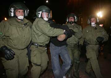 Συλλήψεις νεαρών στο Βερολίνο πριν αρχίσουν οι εκδηλώσεις της Πρωτομαγιάς