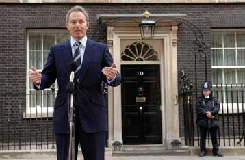 Το 61% των Βρετανών θεωρεί τον Μπλερ καλό πρωθυπουργό, σύμφωνα με δημοσκόπηση