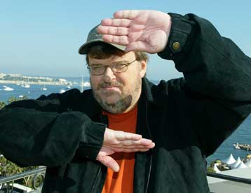 Και πάλι στο επίκεντρο πολιτικής διαμάχης ο Αμερικανός σκηνοθέτης Μάικλ Μουρ