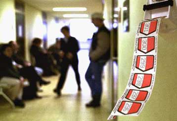 Πτώση της ανεργίας στην ευρωζώνη το Μάρτιο στο ιστορικό χαμηλό του 7,2%