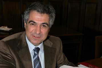 Ερώτηση ΠΑΣΟΚ για «ανεξήγητο πλουτισμό» του γιου του προέδρου του Αρείου Πάγου