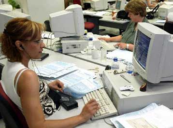 Κοινή υπουργική απόφαση για εξοικονόμηση ενέργειας στο Δημόσιο