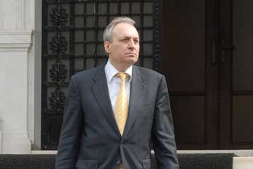 Ενημέρωση Καραμανλή από Ευ.Μπασιάκο εν όψει συζήτησης στη Βουλή