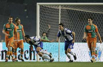 Ρεβάνς σε Βρέμη και Σεβίλη με φόντο τον τελικό του «Αϊμπροξ»