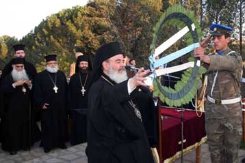 Αντιδρά η κυπριακή Αριστερά για το στεφάνι του Αρχιεπισκόπου στον τάφο του Γρίβα