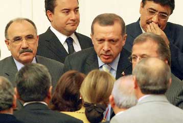 Παράταση της κρίσης στην Τουρκία με τις εκλογές να γίνονται στις 22 Ιουλίου