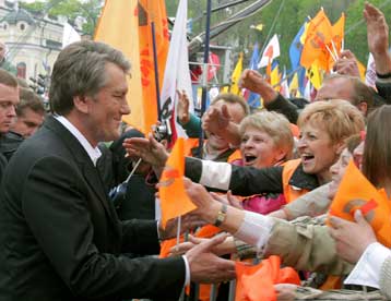 Γιουστσένκο και Γιανουκόβιτς συμφώνησαν για πρόωρες εκλογές